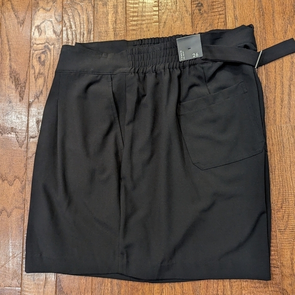Torrid Black Wide Leg Studio Tailored Short, Plus size 26 NWT - Picture 13 of 14